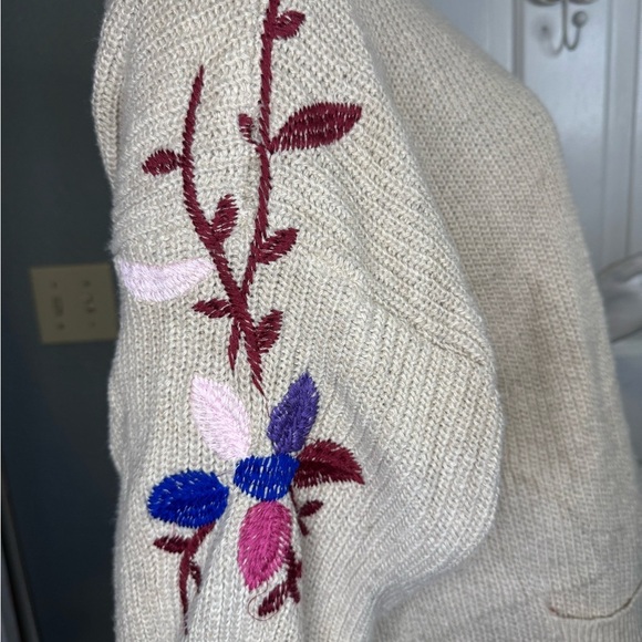 Knitted Long Cardigan Sweater Embroidered Flowers Chunky Size large. - Picture 8 of 11